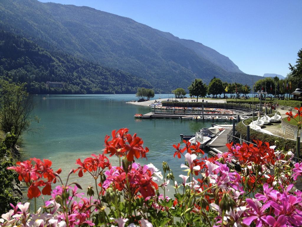 Alledolomiti Boutique Lake Hotel - Adults Friendly Molveno Bagian luar foto