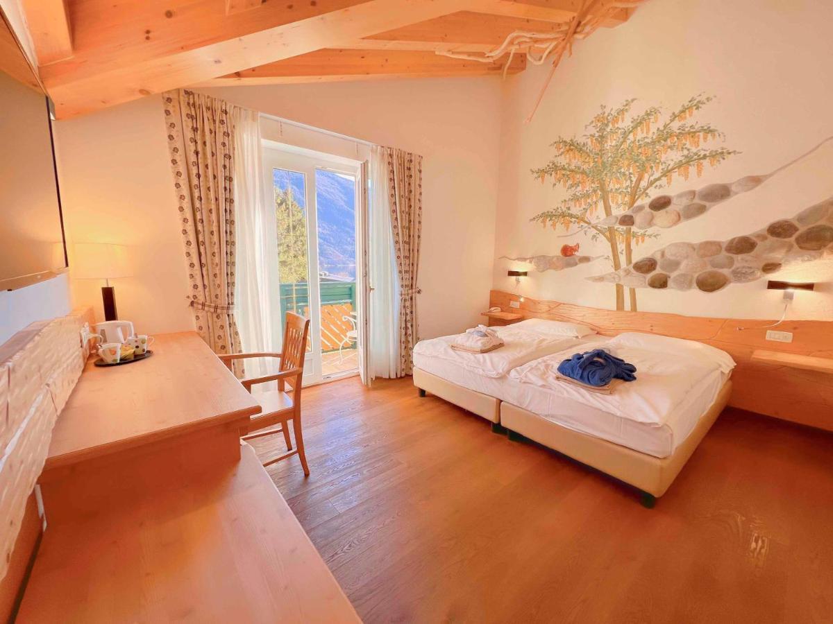 Alledolomiti Boutique Lake Hotel - Adults Friendly Molveno Bagian luar foto