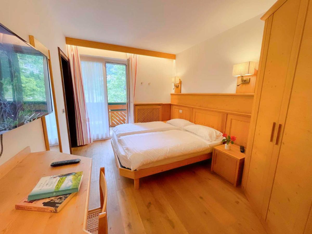 Alledolomiti Boutique Lake Hotel - Adults Friendly Molveno Bagian luar foto