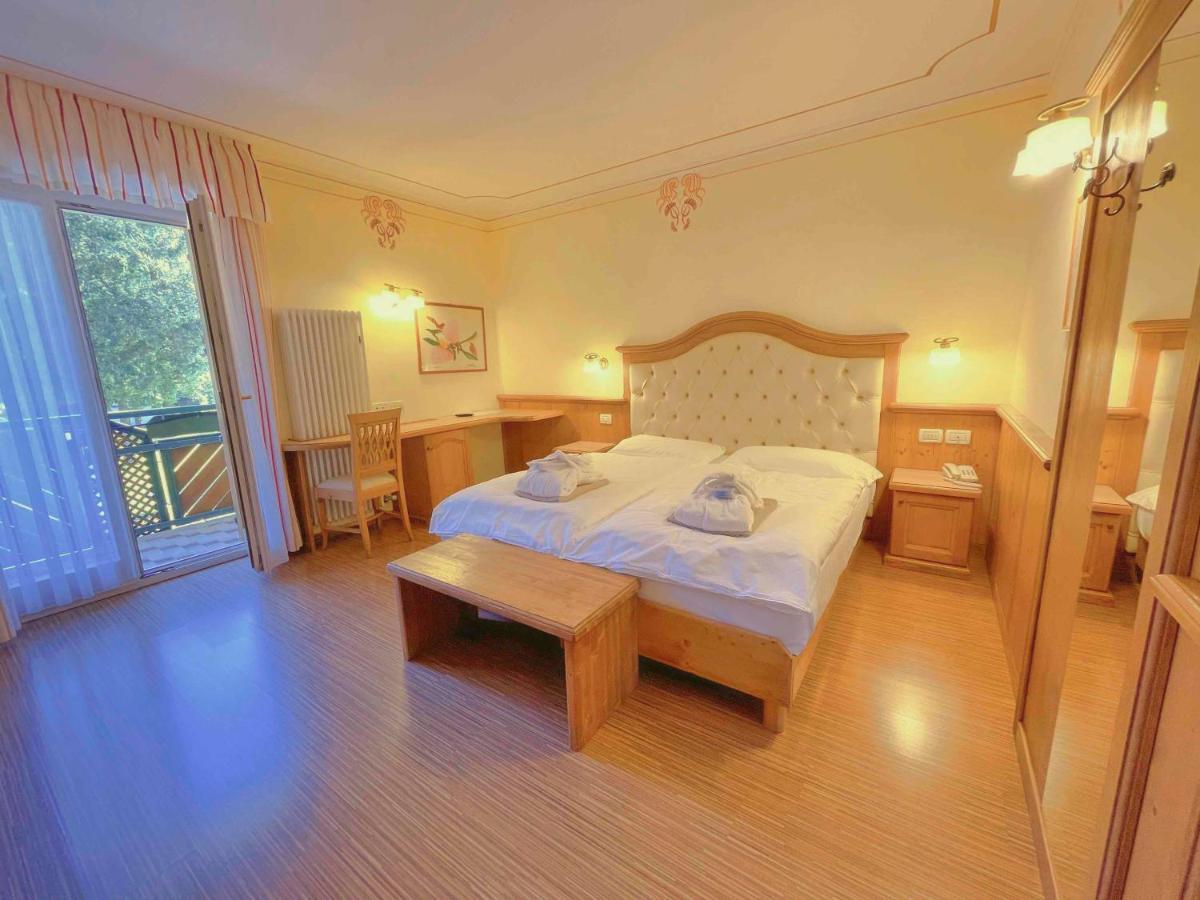 Alledolomiti Boutique Lake Hotel - Adults Friendly Molveno Bagian luar foto