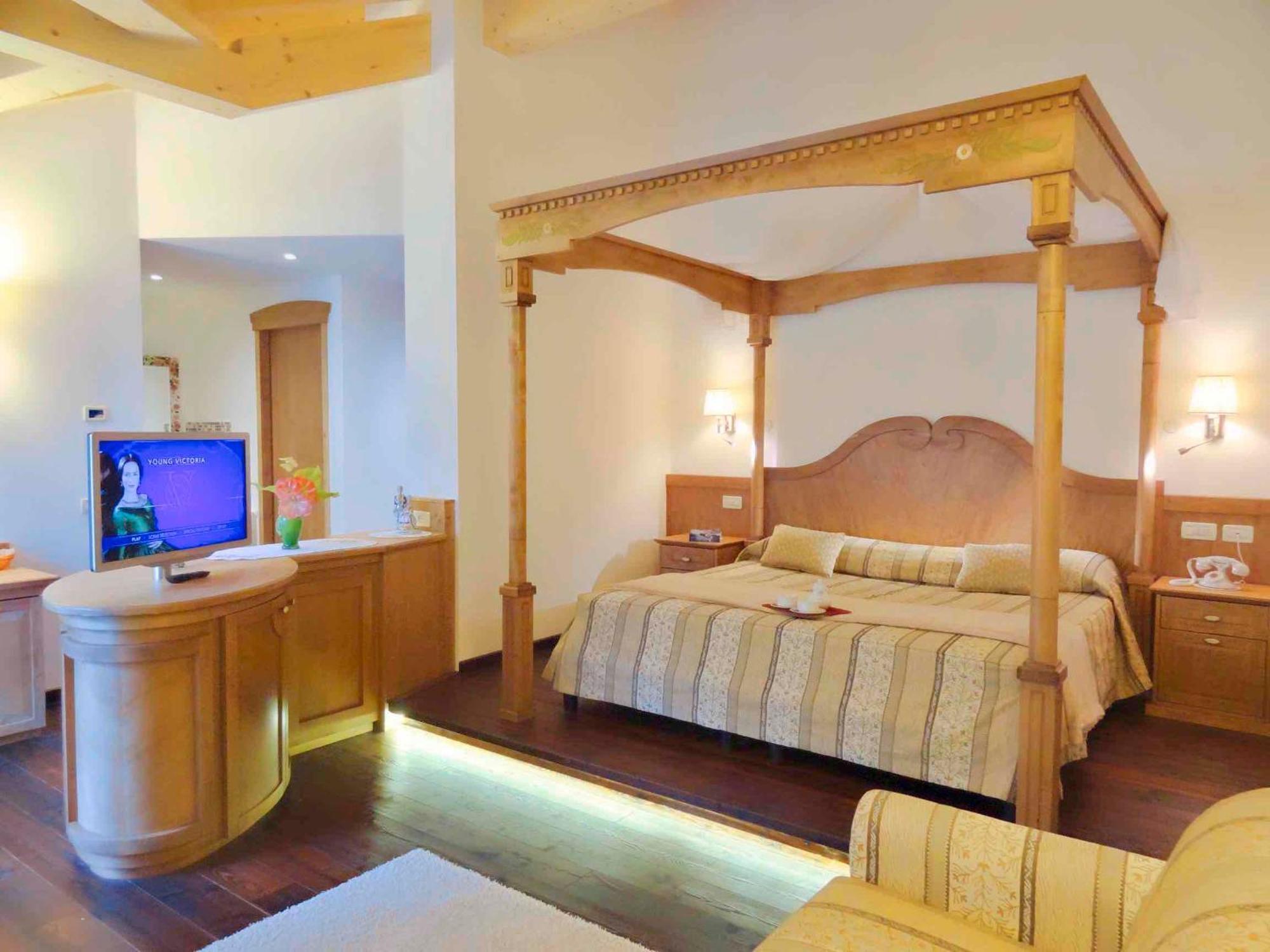 Alledolomiti Boutique Lake Hotel - Adults Friendly Molveno Bagian luar foto