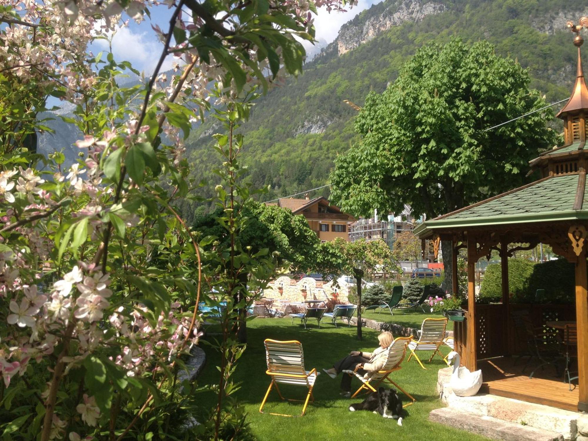 Alledolomiti Boutique Lake Hotel - Adults Friendly Molveno Bagian luar foto