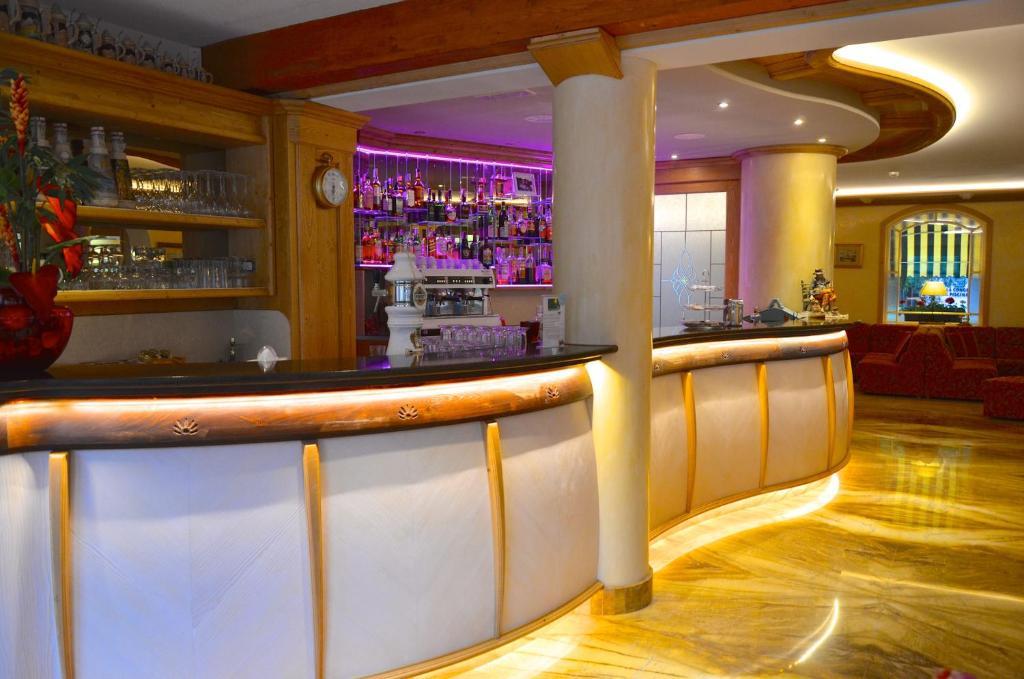 Alledolomiti Boutique Lake Hotel - Adults Friendly Molveno Bagian luar foto