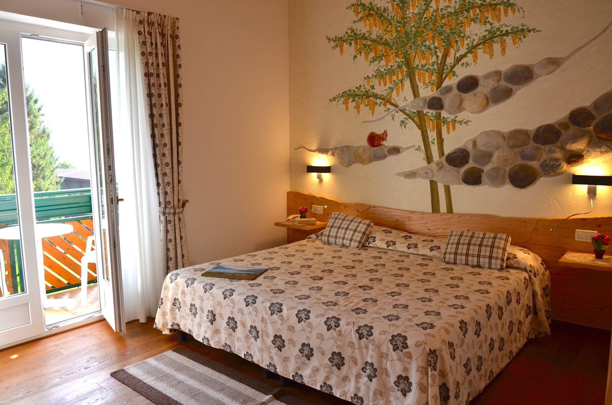 Alledolomiti Boutique Lake Hotel - Adults Friendly Molveno Bagian luar foto